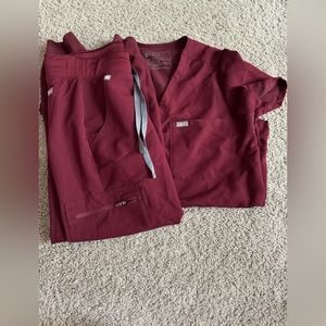 Beautiful maroon fig scrub set! XS top and XS petite jogger